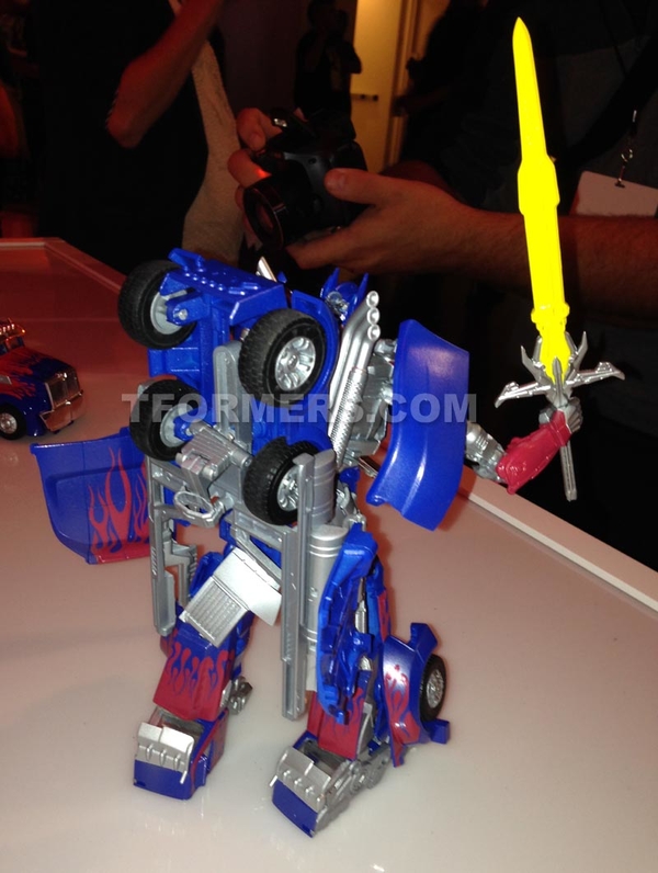 First Look At Transformers Age Of Extinction Optimus Prime Action Figure  (2 of 13)